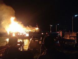 KM. Harapan Mujur Terbakar Akibat Korsleting di Kamar Mesin