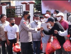 Terdampak Kenaikan Harga BBM, Kapolda Malut Salurkan Ribuan Paket Sembako Kepada Masyarakat Berpendapatan Rendah