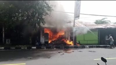 Kios dan Dua Rumah Ludes Terbakar, Akibat Korleting yang Menyambar BBM