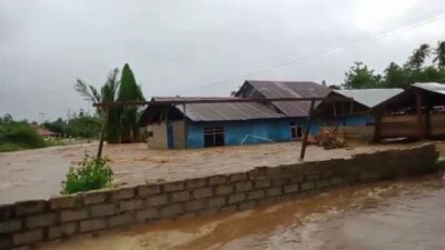 Diguyur Hujan Deras, 48 Rumah di Sula Tergenang banjir, Satu Rumah Rusak