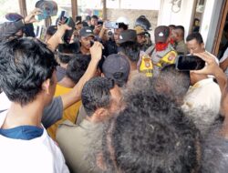 Banyak Pekerjaan Tidak Jelas, Masa Aksi Kembali Grudug Kantor Dinas PUPR Taliabu