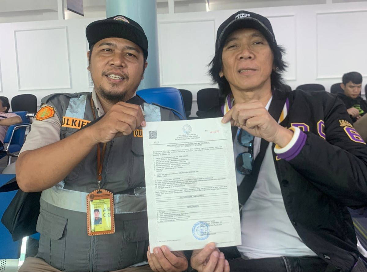 Bimbim yang merupakan salah satu personel Slank pulang membawa bibit kelapa Maluku Utara sebagai oleh-oleh di Jakarta. Sebelumnya, secara sadar telah melaporkan media berupa bibit kelapa kepada Pejabat Karantina, untuk memberikan respon kepada masyarakat bahwa sangat penting untuk Lapor Karantina.
