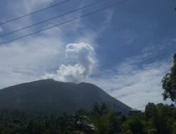 Waspada! Gunung Api Gamalama Hembuskan Abu Vulkanik ke Arah Barat Laut