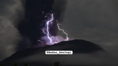 Letusan Dasyat Gunung Api Ibu, Mengundang Petir di Atas Bukaan Kawah