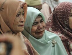 Vonis 8 Tahun Penjara Diwarnai Isak Tangis Anak dan Kerabat AGK