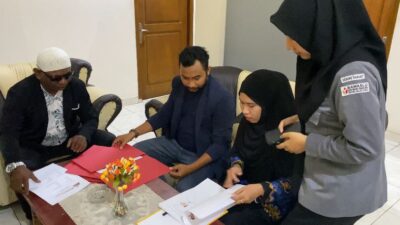 Tim Hukum Paslon HAS laporkan Sherly Tjoanda ke Bawaslu Maluku Utara, 14 Bukti Pelanggaran Diserahkan