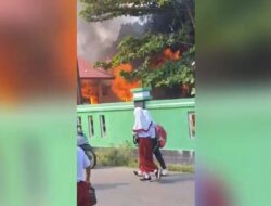 Siswa Panik Berhamburan, SDN Tomori Ludes Terbakar