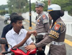Tingkatkan Kesadaran Masyarakat, Kasat Lantas Turun Sosialisasi Penggunaan Helm 