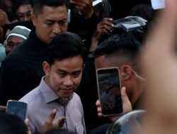 Tiba di Ternate, Wapres Gibran Disambut Riuh Ribuan Warga Saat Kunjungi Pasar Higienis Gamalama