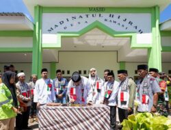 Bupati Halsel Resmikan Masjid Madinatul Hijrah di Permukiman Baru Kawasi