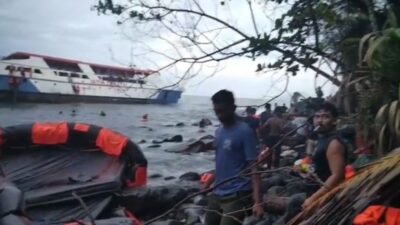 Kapal Kandas di Pulau Makian, Ratusan Penumpang Terjun Kelaut
