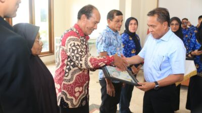 Dari Lansia hingga Mahasiswa, Program Kesejahteraan Bupati Ikram Menyentuh Seluruh Warga Halteng