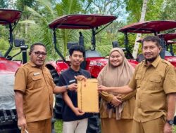 Dinas Pertanian Halteng Terima Tujuh Traktor Roda Empat, Petani Ikuti Pelatihan Pengoperasian